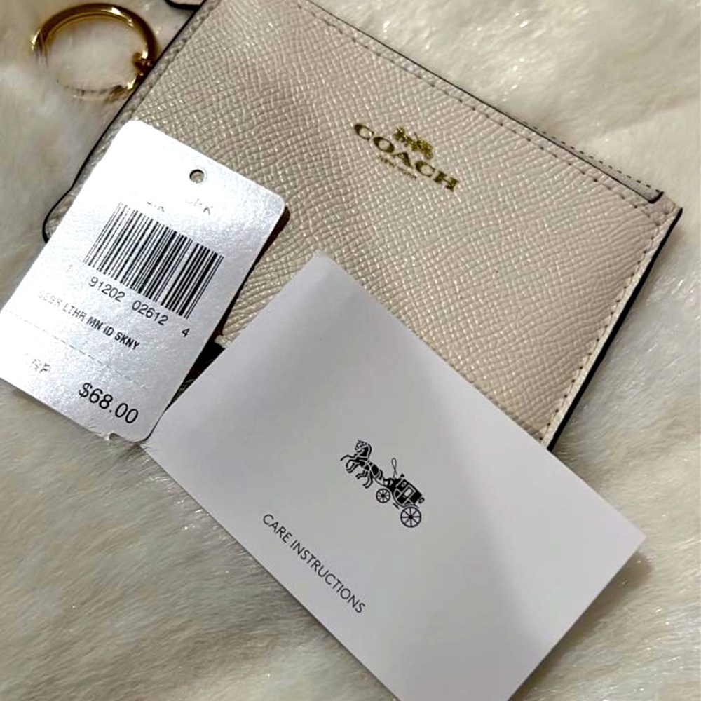 Coach ID holder
